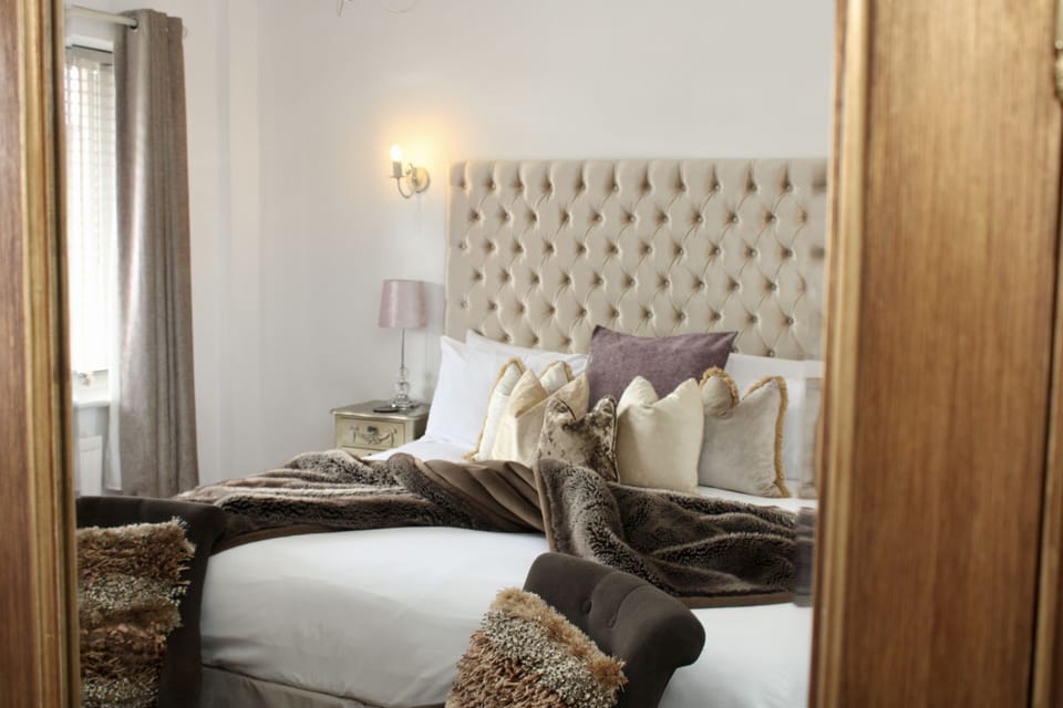 Cottage room 5 