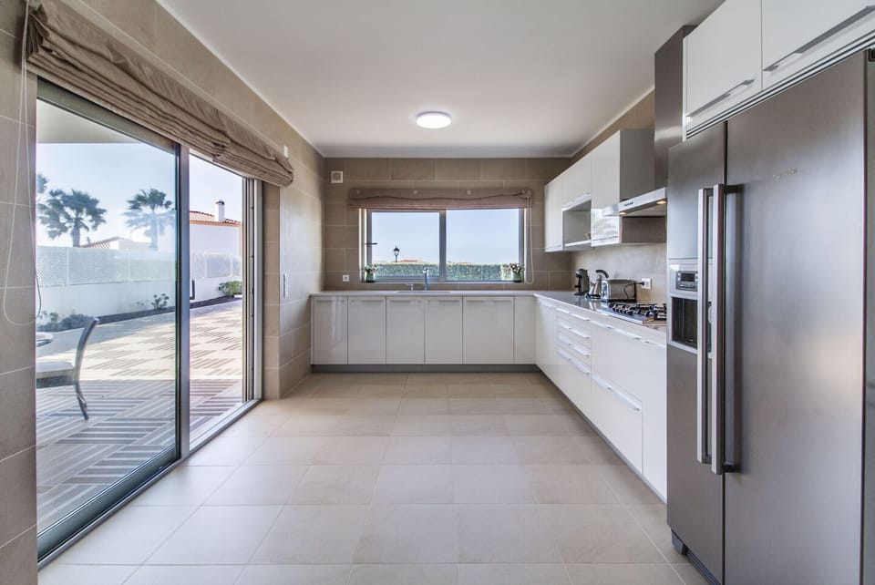 Modern white kitchen with terrace access — Villa del Rey II, holiday villa in Óbidos
