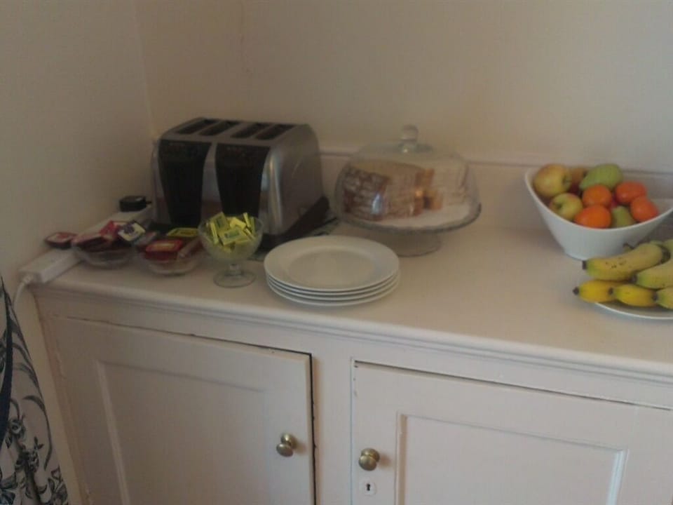 Breakfast Room - Toast and Fruit