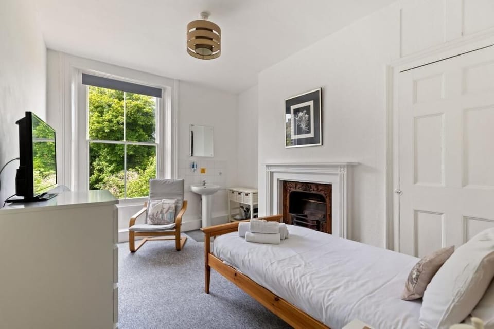 Dover Town Rooms, Single First Floor Bedroom Number 5