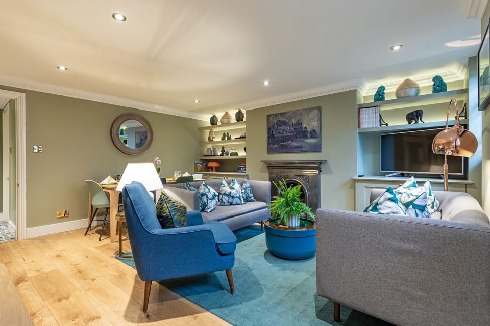 Spacious Guest Lounge & Dining Room