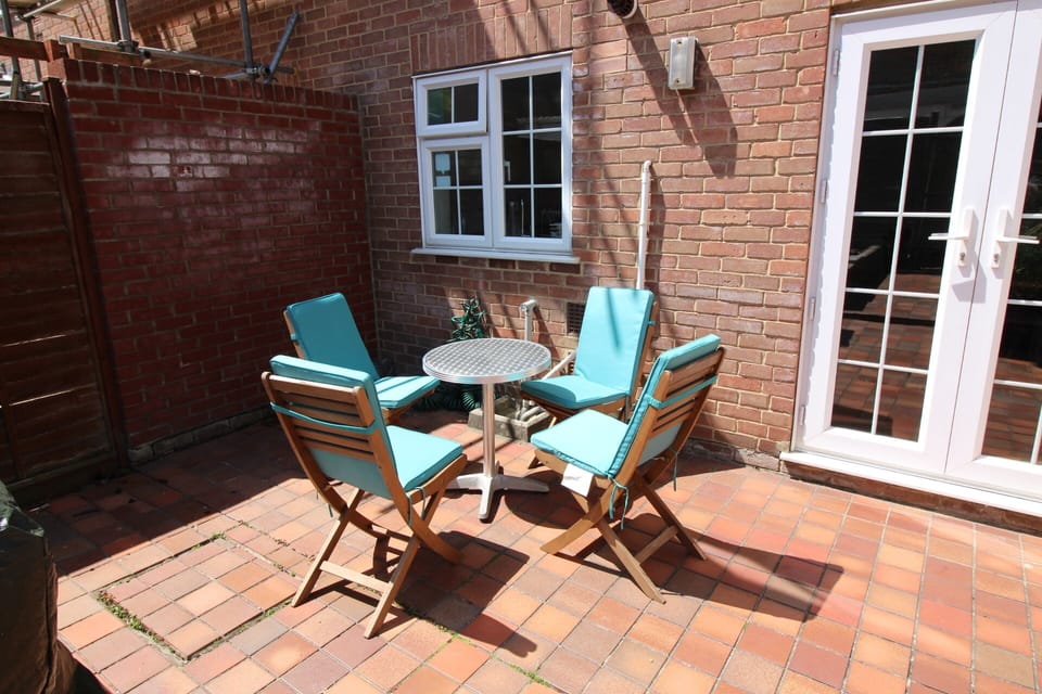 patio dining
