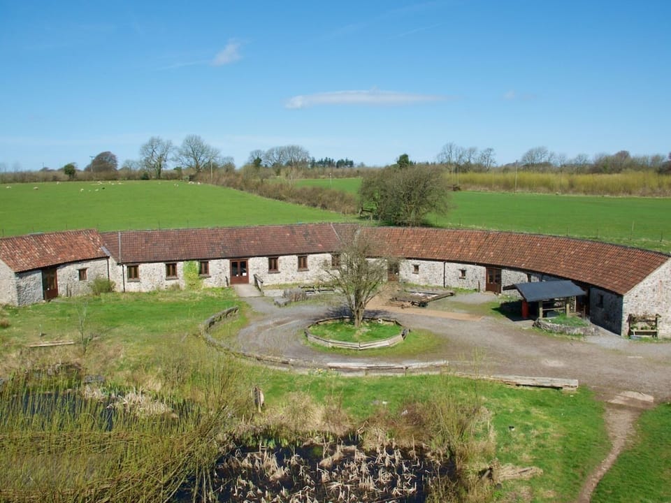 horseshoe barns aerial