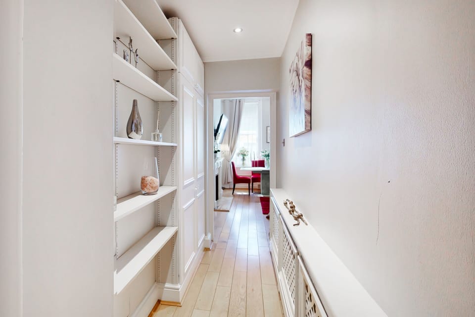Hallway leading to the lounge 
