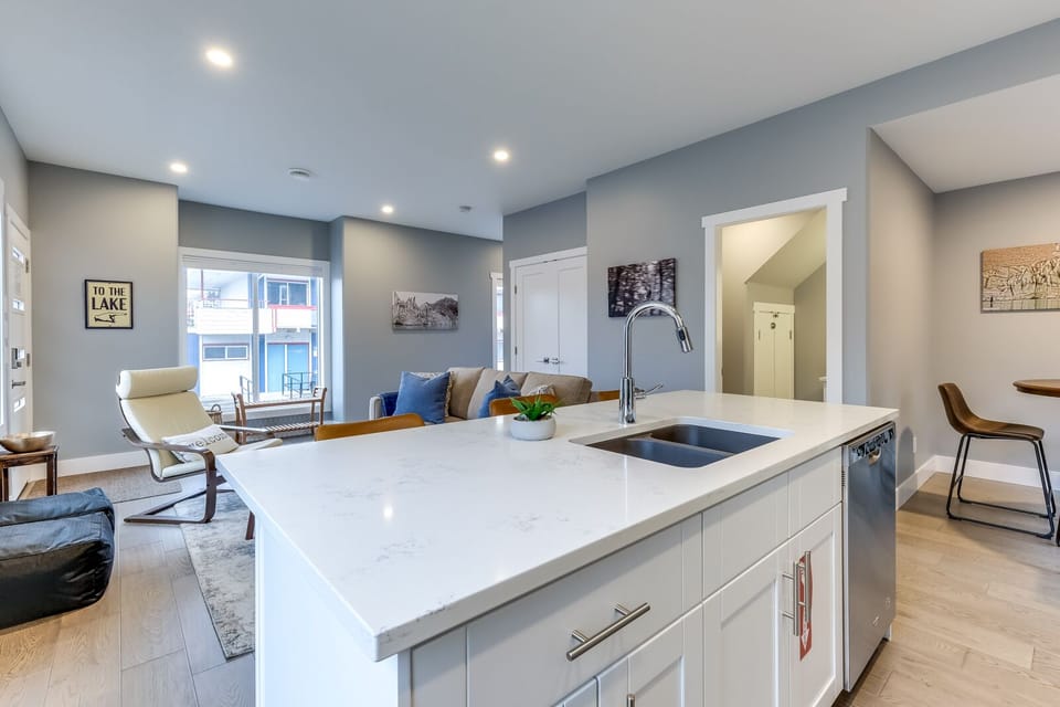 Great layout for mingling with your family / small group
