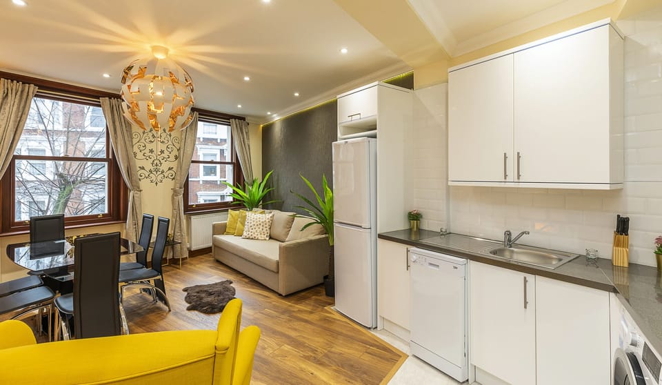 Living Room / Lounge