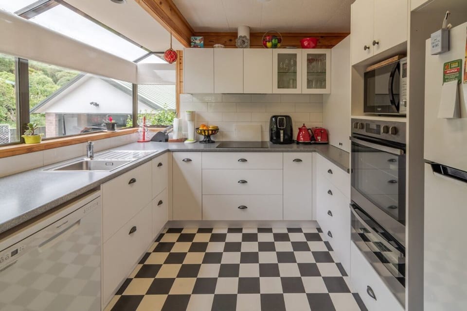 Kitchen bright and very well equipped