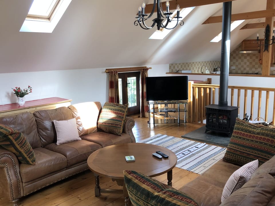 The Barn in the Yard - Log burner and large TV