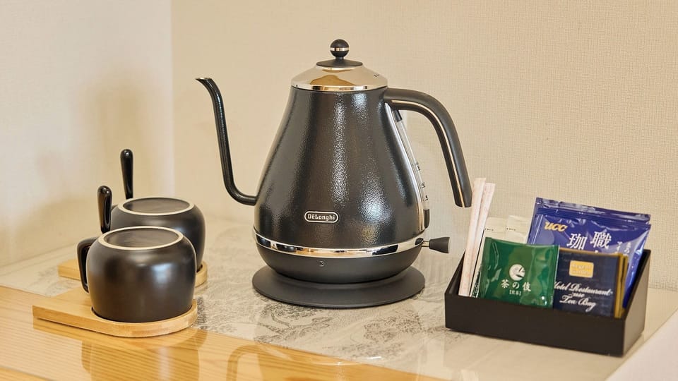 ・[Amenities] We provide a DeLonghi electric kettle. Please use it to enjoy tea or coffee.