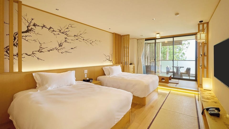 ・[Premium Room (view of Mt. Fuji)] A spacious room with two double beds.