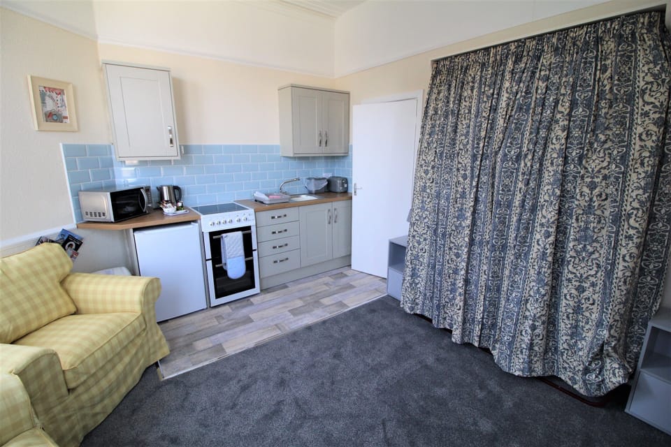 Sleep 3 - Apartment 9 - Room