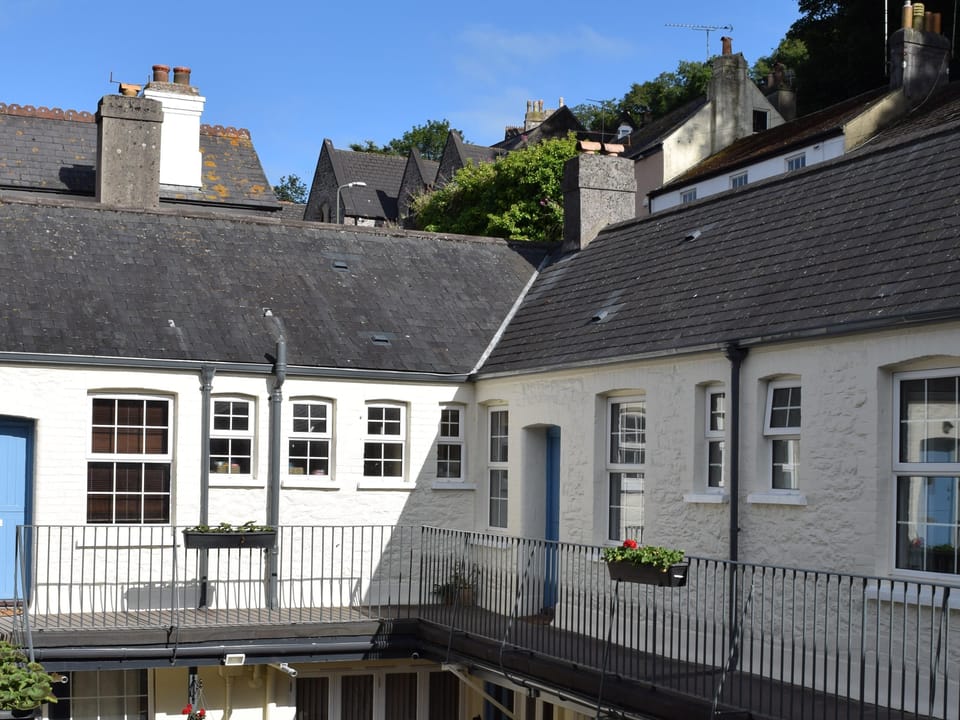 Front exterior courtyard view