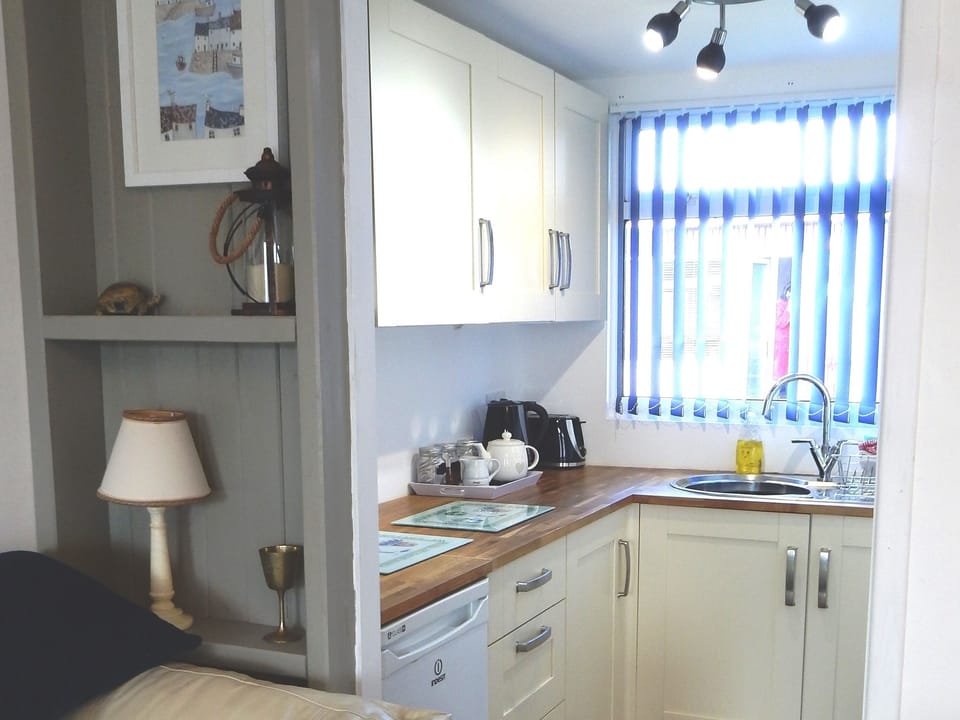 Dartmouth Chalet Holidays. kitchen