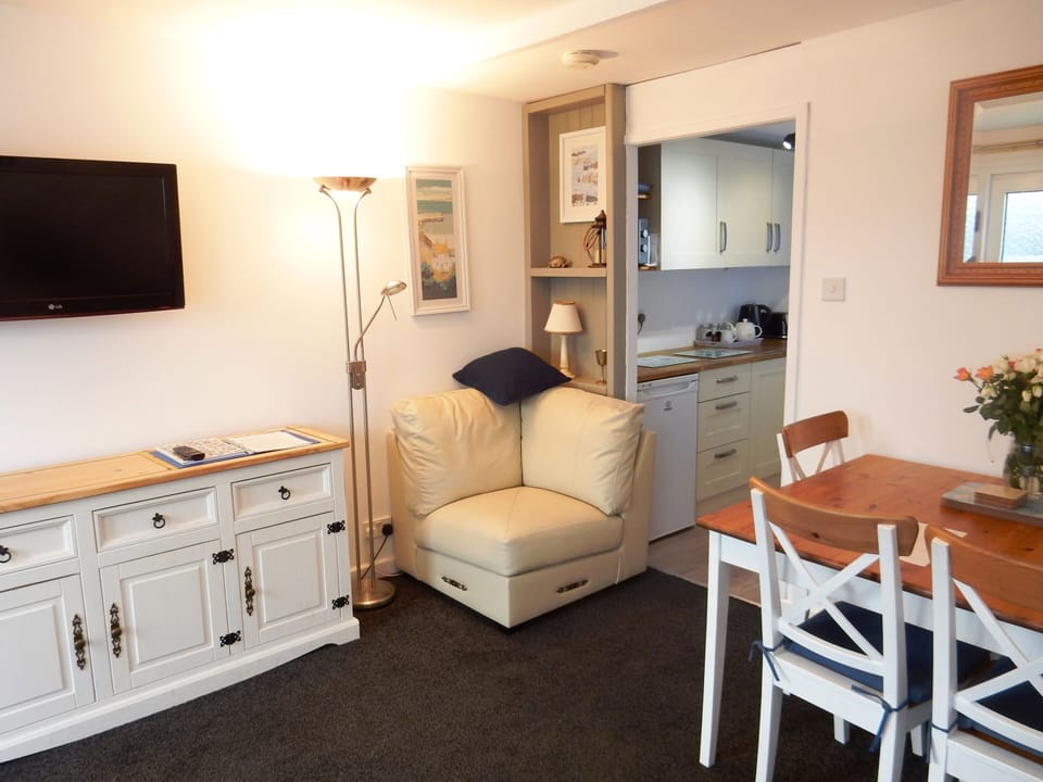 Dartmouth Chalet Holidays.  Entire Home ( 2 Bedroom, Bathroom, Kitchen, lounge, diner )