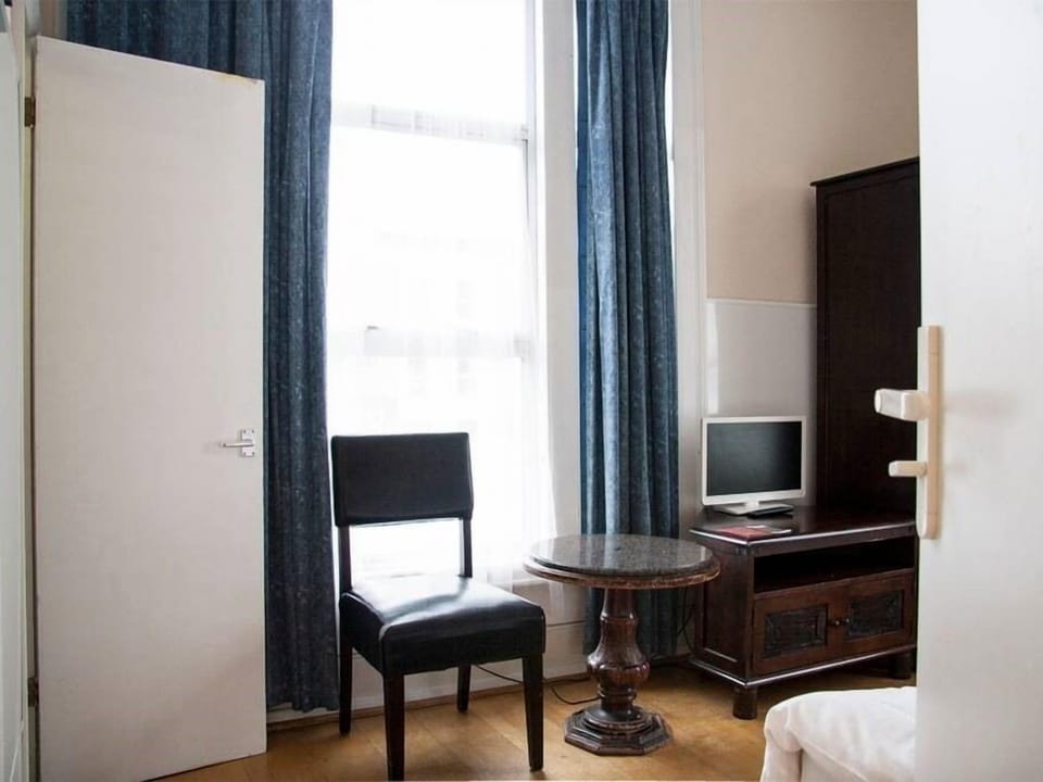 Flat 1 - Double Bed - 1st Floor Apartment