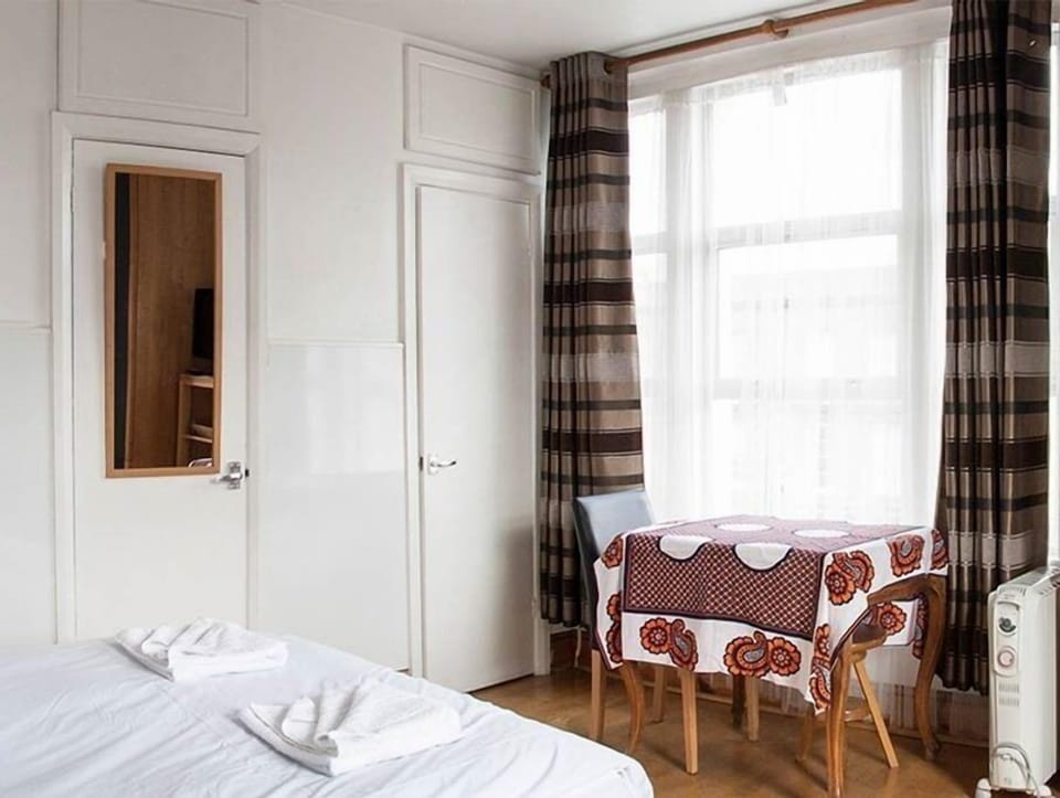 Flat 3 - Double Bed - 2nd Floor Apartment