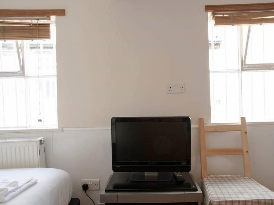 Flat 6 - Twin Beds - Ground Floor Apartment