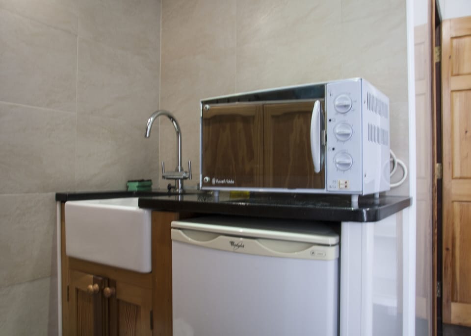 Flat 8 - Double Bed - 2nd Floor Attic Apartment