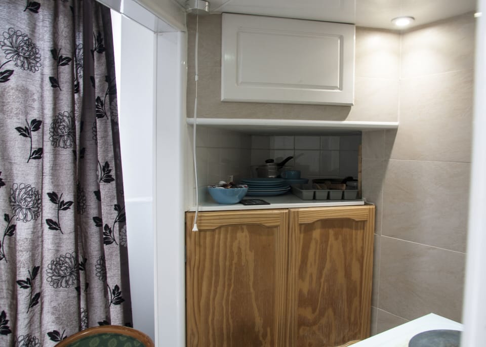Flat 8 - Double Bed - 2nd Floor Attic Apartment