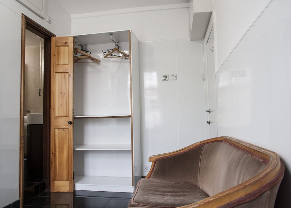 Flat 8 - Double Bed - 2nd Floor Attic Apartment