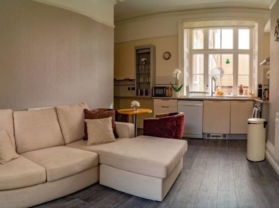 Living Room / Lounge