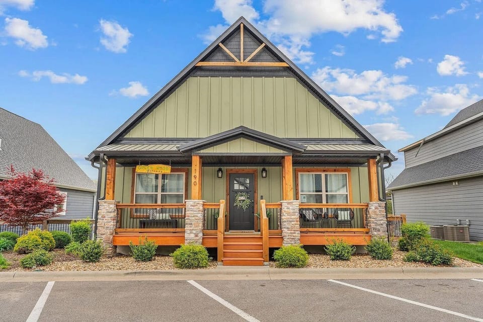 Welcome to the Green Wood Getaway in Beautiful Branson, MO!
