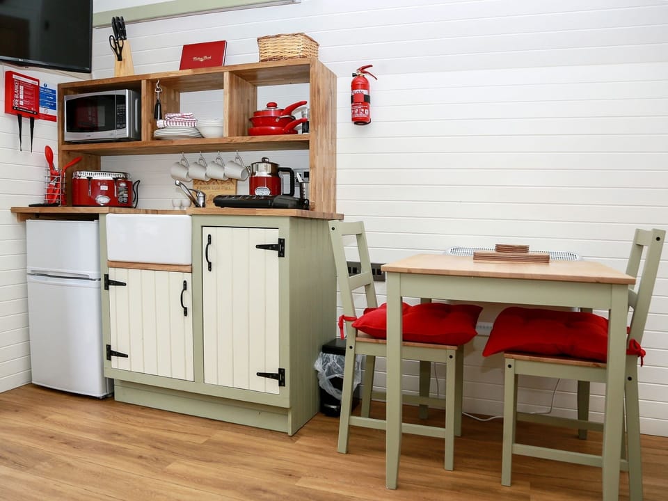 Luxury Pod - Kitchen / Dining area