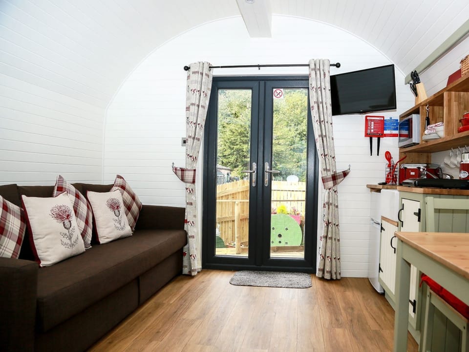 Luxury Pod - Lounge / Kitchen Area