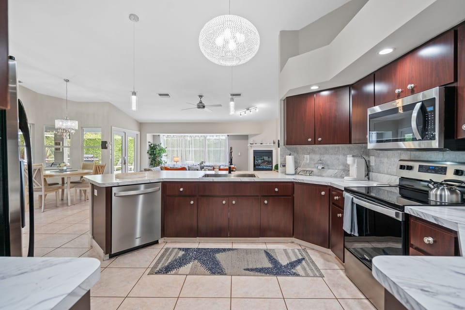 Kitchen. Fully stocked with kitchenware, silverware and condiments.