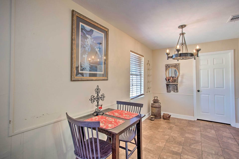 Fully Equipped Kitchen | Dining Nook