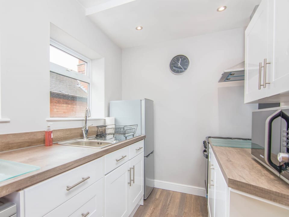 fully equipped for cooking or simply preparing a take away