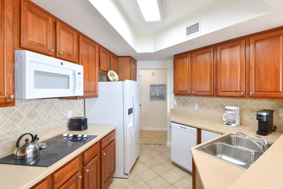 Silver Beach Tower West 403- Fully Equipped Kitchen
