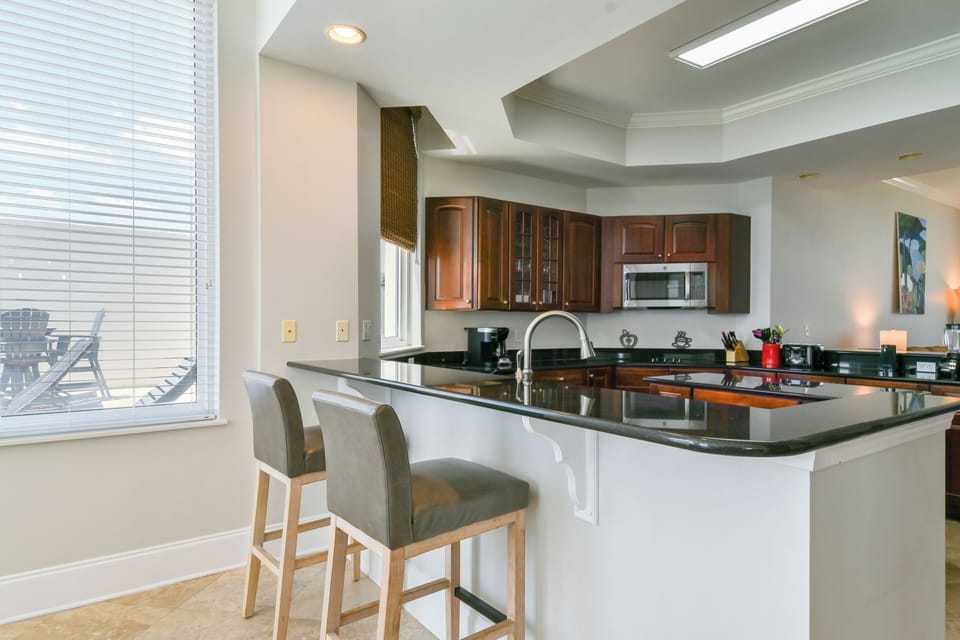 Silver Beach Towers West Penthouse 1903- Breakfast Bar