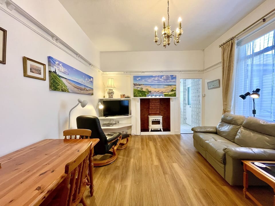 Apartment 1B lounge