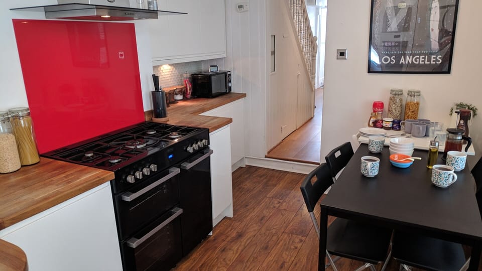 Kitchen - Table, Range Big Oven, 5 Burner Grill, Microwave, Fridge Freezer, Lots Of Plates, Cutlery Glasses Etc As Well As Pots And Pans For Large Group Cooking