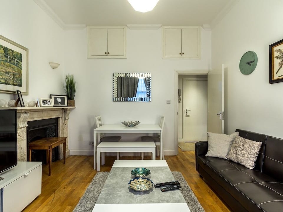Living Room / Lounge
