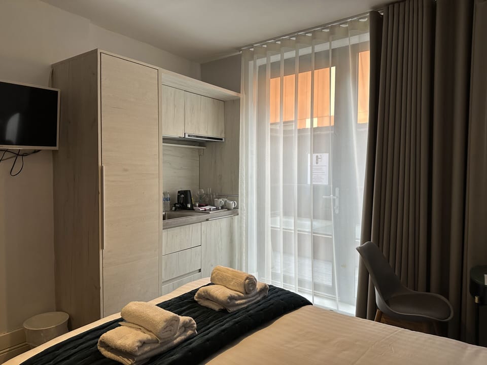 Stove, microwave, mini fridge, tea and coffee making facilities, glassware, private kitchen, plates, and more.