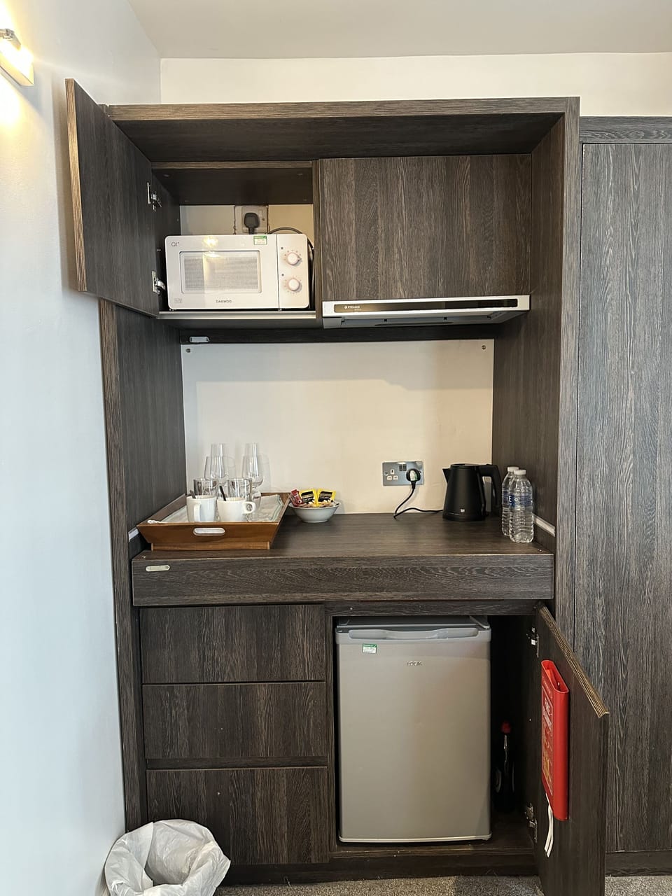 Stove, microwave, mini fridge, tea and coffee making facilities, glassware, private kitchen, plates, and more.