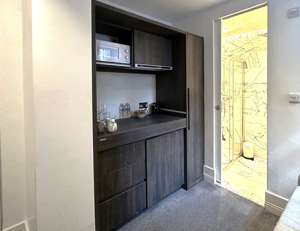 Stove, microwave, mini fridge, tea and coffee making facilities, glassware, private kitchen, plates, and more.