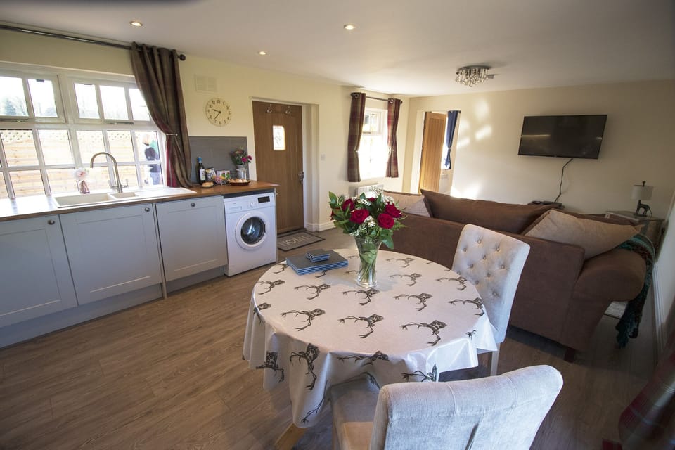 Kitchen/Dining Area