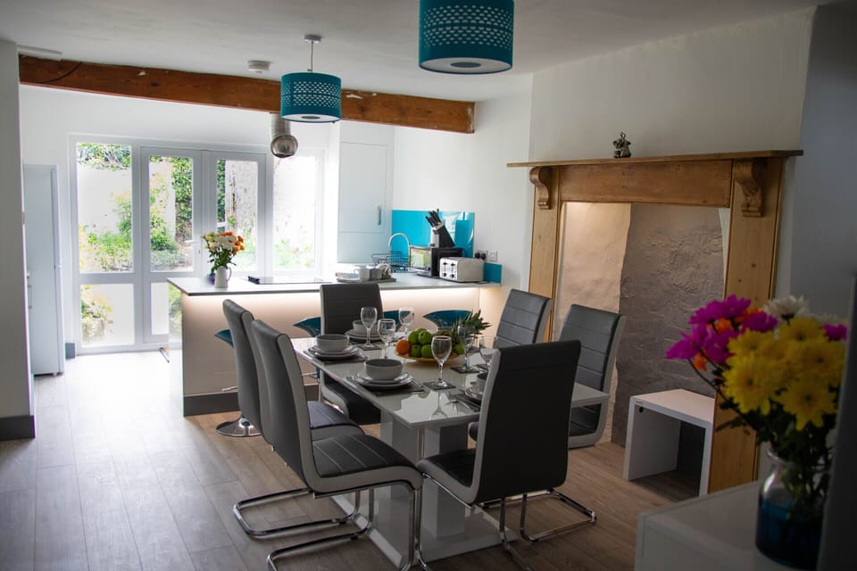 Dining / Restaurant