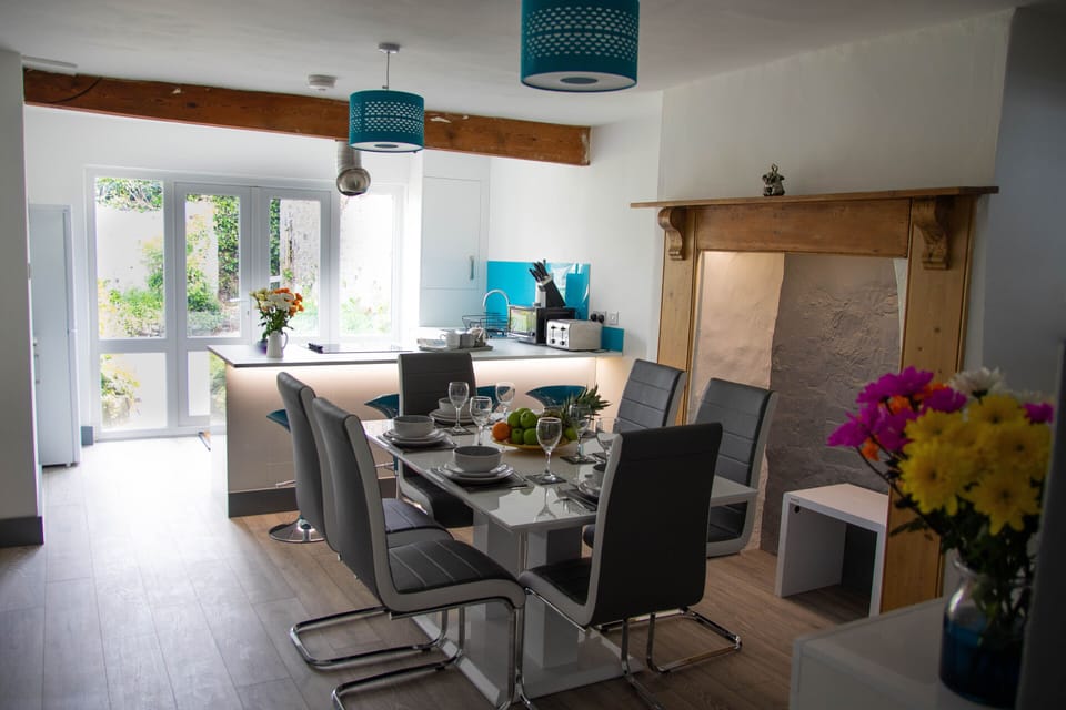 Dining / Restaurant