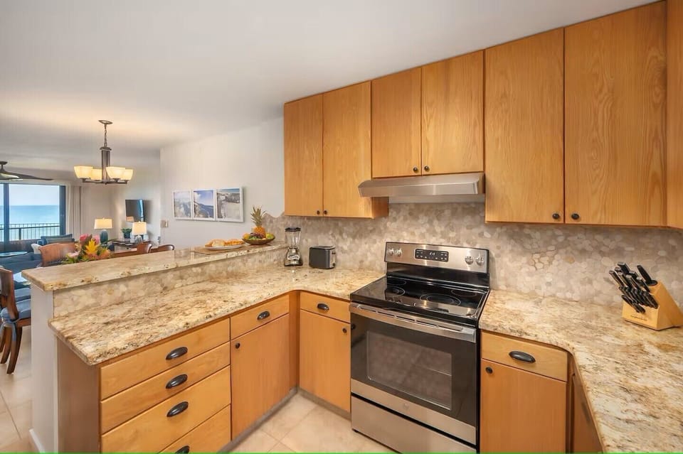 Makahuena 5103 Kitchen
