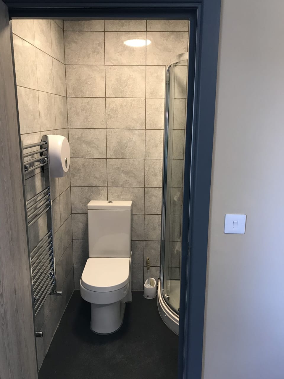  Ensuite shower room