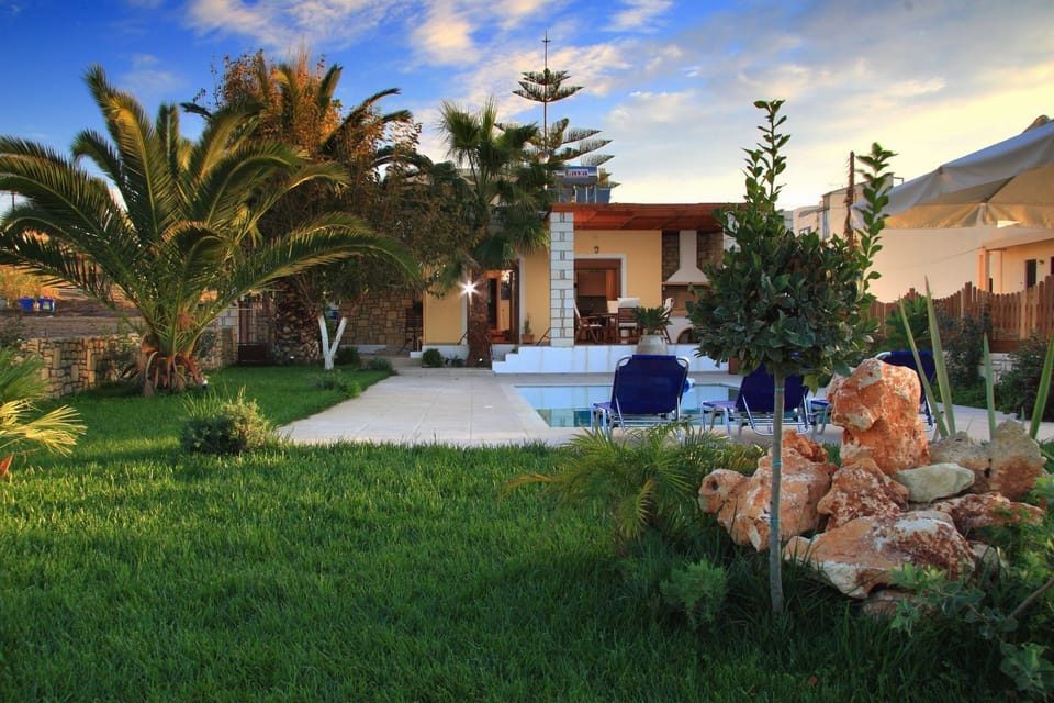 VILLA MATHIOS Swimming Pool