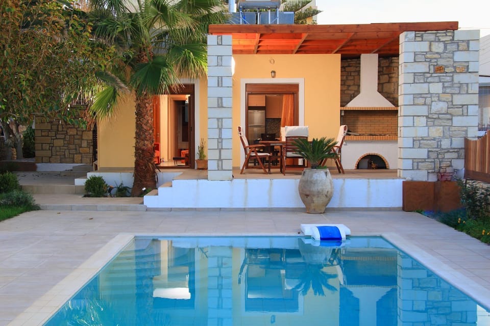 VILLA MATHIOS Swimming Pool