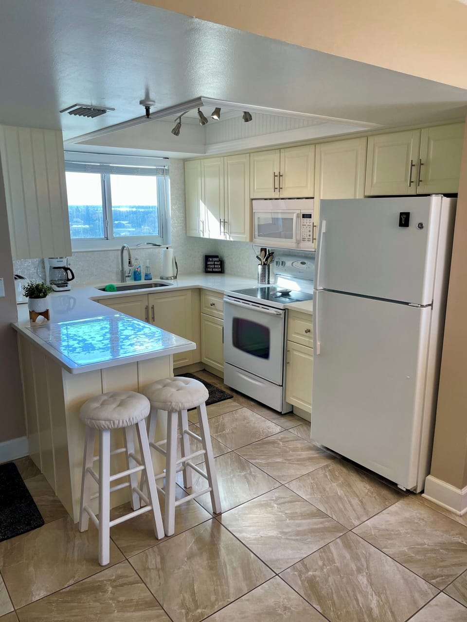 Open kitchen to Dining living