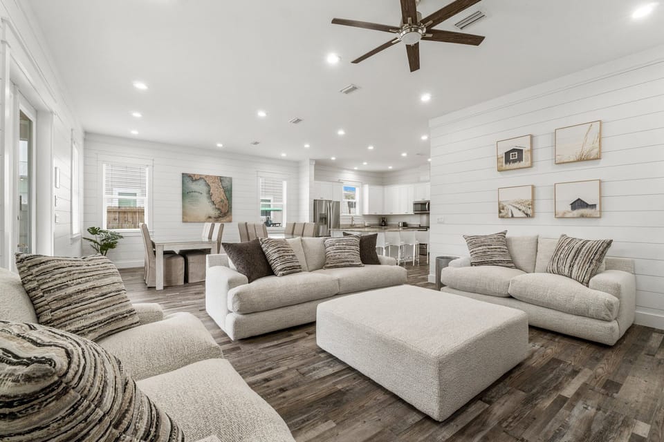 Spacious Living and Dining Area On 1st Floor