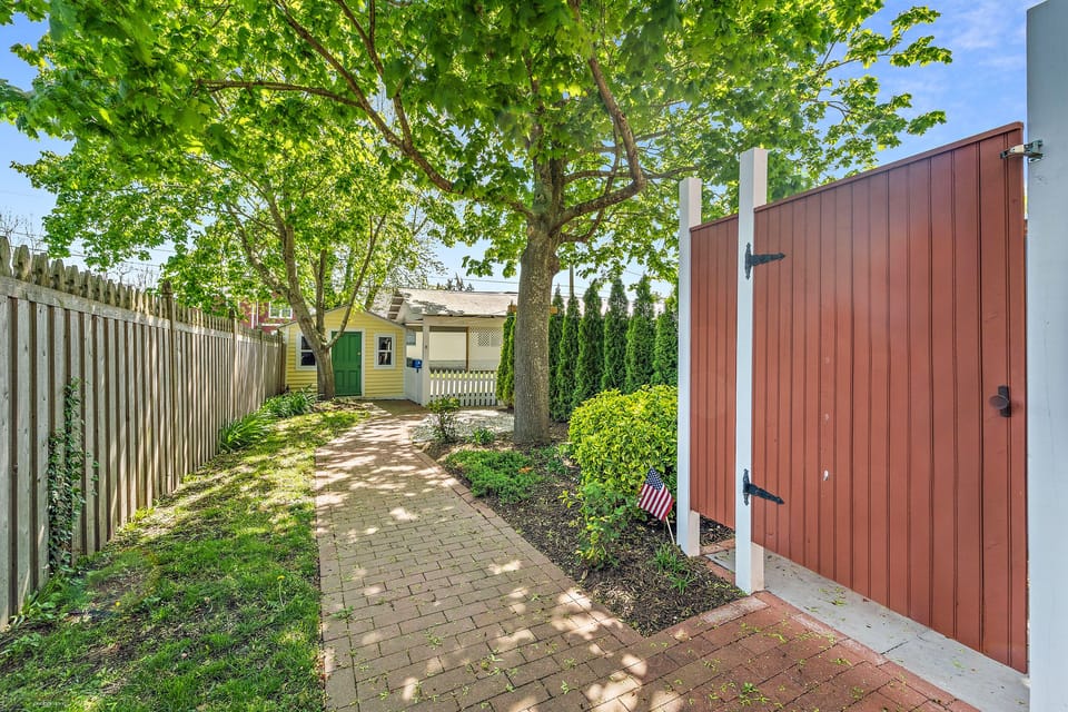 Rear fenced yard