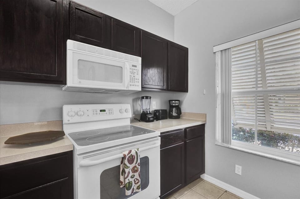 Full Kitchen with all amenities, including fridge, dishwasher, oven & microwave 